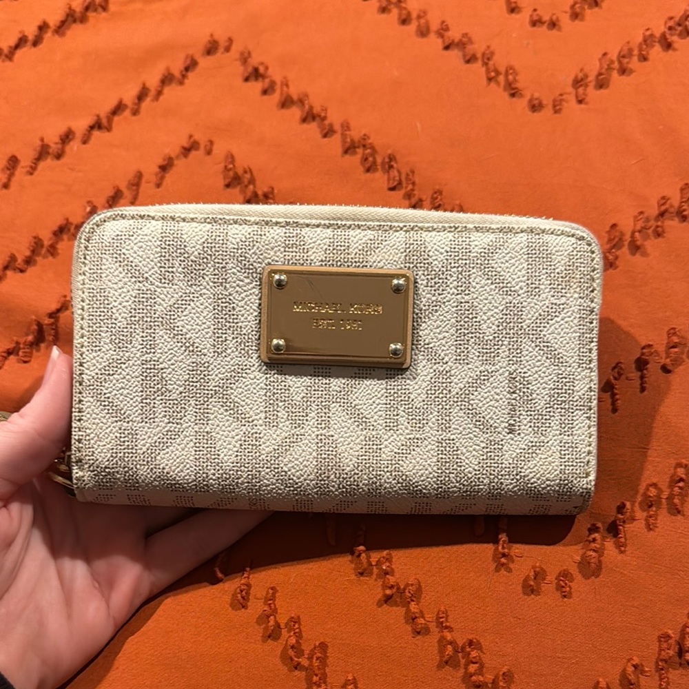 Michael Kors Textured Cream Wallet